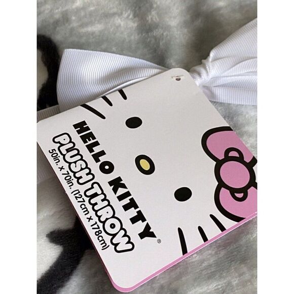 HELLO KITTY Blanket Throw 50"x70" Super Soft Plush Gray Pink White NEW - Picture 5 of 15